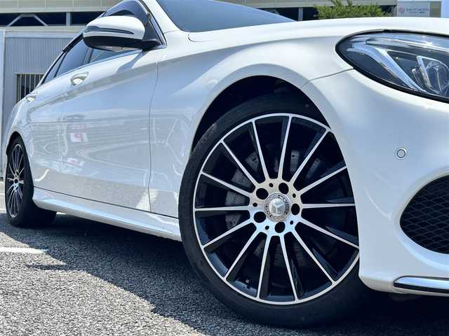 メルセデス・ベンツ Ｃ２５０ スポーツ 静岡県 2016(平28)年 0.7万km ポーラホワイト ユーザー買取車両/純正ナビ/　【CD/DVD/BT/地デジフルセグTV】/純正LEDヘッドライト/純正19インチAW/黒本革レザーシート/シートヒーター/アダクティブクルーズコントロール/アクティブレーンキーピングアシスト/アクティブブラインドスポットアシスト/AIRマティックサスペンション（エアサス）/ヘッドアップディスプレイ/ディストロニック・プラス/パドルシフト/バックカメラ/パワーシート/ETC2.0/Egプッシュスタート/スマートキー/USBポート/新車時保証書/取扱説明書/スペアキー×1