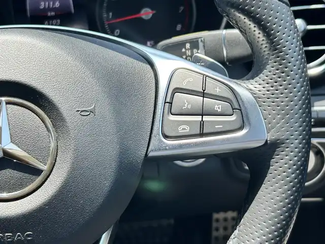 メルセデス・ベンツ Ｃ２５０ スポーツ 静岡県 2016(平28)年 0.7万km ポーラホワイト ユーザー買取車両/純正ナビ/　【CD/DVD/BT/地デジフルセグTV】/純正LEDヘッドライト/純正19インチAW/黒本革レザーシート/シートヒーター/アダクティブクルーズコントロール/アクティブレーンキーピングアシスト/アクティブブラインドスポットアシスト/AIRマティックサスペンション（エアサス）/ヘッドアップディスプレイ/ディストロニック・プラス/パドルシフト/バックカメラ/パワーシート/ETC2.0/Egプッシュスタート/スマートキー/USBポート/新車時保証書/取扱説明書/スペアキー×1