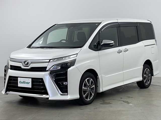トヨタ ヴォクシー ZS 煌Ⅱ 道央・札幌 2019(令1)年 5.9万km ホワイトパールクリスタルシャイン ・4WD/・ワンオーナー/・寒冷地仕様/・社外SDナビ&フルセグ&CD&DVD&BT&HDMI&ipod&SD/・両側パワースライドドア/・パーキングサポートブレーキ/・先行車発進お知らせ/・クリアランスソナー/・クルーズコントロール/・レーンキープアシスト/・コーナーセンサー/・フロントワイパーデアイサー/・ウィンカーミラー/・リトラミラー/・シートアジャスター/・革見きステアリング/・社外エンジンスターター/・純正フロアマット/・オートマチックハイビーム/・オートライト/・LEDヘッドライト/・フォグランプ/・スマートキー/・プッシュスタート/・横滑り防止