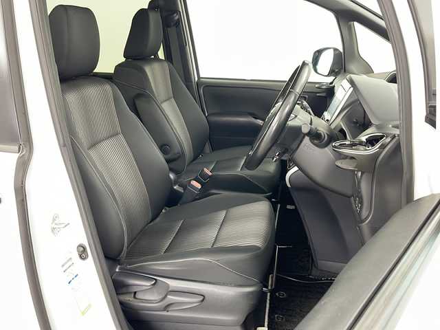 トヨタ ヴォクシー ZS 煌Ⅱ 道央・札幌 2019(令1)年 5.9万km ホワイトパールクリスタルシャイン ・4WD/・ワンオーナー/・寒冷地仕様/・社外SDナビ&フルセグ&CD&DVD&BT&HDMI&ipod&SD/・両側パワースライドドア/・パーキングサポートブレーキ/・先行車発進お知らせ/・クリアランスソナー/・クルーズコントロール/・レーンキープアシスト/・コーナーセンサー/・フロントワイパーデアイサー/・ウィンカーミラー/・リトラミラー/・シートアジャスター/・革見きステアリング/・社外エンジンスターター/・純正フロアマット/・オートマチックハイビーム/・オートライト/・LEDヘッドライト/・フォグランプ/・スマートキー/・プッシュスタート/・横滑り防止