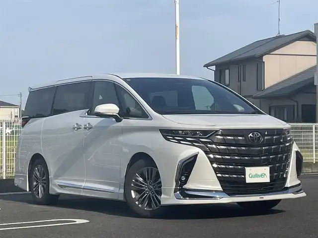 トヨタ アルファード Z 群馬県 2024(令6)年 0.3万km プラチナホワイトパールマイカ ワンオーナー/トヨタセーフティセンス/・プリクラッシュセーフティー/・レーントレーシングアシスト/・レーンディパーチャーアラート/・レーダークルーズコントロール/・アダプティブハイビームシステム/・オートマチックハイビーム/・ロードサインアシスト/・プロアクティブドライビングシステム/・発信遅れ告知機能/・フロントクロストラフィックアラート/・レーンチェンジアシスト/・ヘッドアップディスプレイ/・ブラインドスポットモニター/モデリスタエアロ/純正ディスプレイオーディオ　ナビ付き/　（フルセグTV Bluetooth USB Miracast FM AM）/バックカメラ/全方位カメラ/ビルトインETC/シグネイチャーイルミブレード/左右独立ムーンルーフ/電動リアゲート/置くだけ充電/LEDヘッドライト/オートライト/レザーシート/前席・2列目パワーシート＆シートヒーター＆エアーシート/オットマン/サイドシェード/ルーフシェード/電動ステアテレスコピック/革巻きステアリング/ステアリングスイッチ/純正フロアマット/取扱説明書/保証書