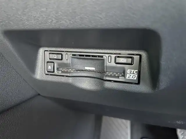 トヨタ アルファード Z 群馬県 2024(令6)年 0.3万km プラチナホワイトパールマイカ ワンオーナー/トヨタセーフティセンス/・プリクラッシュセーフティー/・レーントレーシングアシスト/・レーンディパーチャーアラート/・レーダークルーズコントロール/・アダプティブハイビームシステム/・オートマチックハイビーム/・ロードサインアシスト/・プロアクティブドライビングシステム/・発信遅れ告知機能/・フロントクロストラフィックアラート/・レーンチェンジアシスト/・ヘッドアップディスプレイ/・ブラインドスポットモニター/モデリスタエアロ/純正ディスプレイオーディオ　ナビ付き/　（フルセグTV Bluetooth USB Miracast FM AM）/バックカメラ/全方位カメラ/ビルトインETC/シグネイチャーイルミブレード/左右独立ムーンルーフ/電動リアゲート/置くだけ充電/LEDヘッドライト/オートライト/レザーシート/前席・2列目パワーシート＆シートヒーター＆エアーシート/オットマン/サイドシェード/ルーフシェード/電動ステアテレスコピック/革巻きステアリング/ステアリングスイッチ/純正フロアマット/取扱説明書/保証書