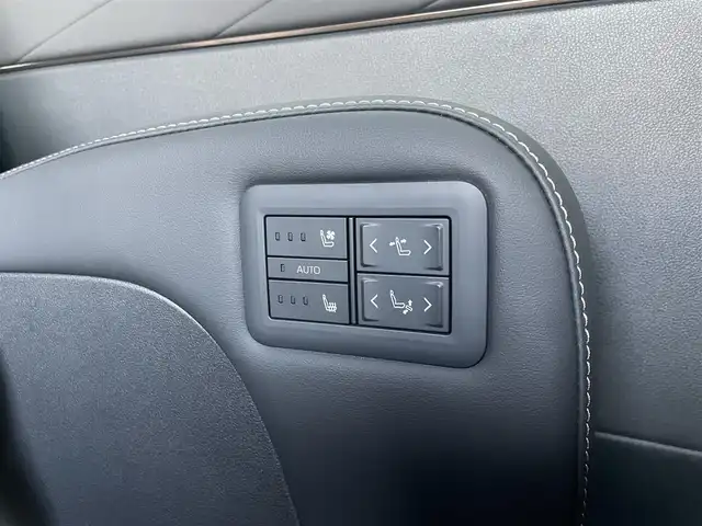 トヨタ アルファード Z 群馬県 2024(令6)年 0.3万km プラチナホワイトパールマイカ ワンオーナー/トヨタセーフティセンス/・プリクラッシュセーフティー/・レーントレーシングアシスト/・レーンディパーチャーアラート/・レーダークルーズコントロール/・アダプティブハイビームシステム/・オートマチックハイビーム/・ロードサインアシスト/・プロアクティブドライビングシステム/・発信遅れ告知機能/・フロントクロストラフィックアラート/・レーンチェンジアシスト/・ヘッドアップディスプレイ/・ブラインドスポットモニター/モデリスタエアロ/純正ディスプレイオーディオ　ナビ付き/　（フルセグTV Bluetooth USB Miracast FM AM）/バックカメラ/全方位カメラ/ビルトインETC/シグネイチャーイルミブレード/左右独立ムーンルーフ/電動リアゲート/置くだけ充電/LEDヘッドライト/オートライト/レザーシート/前席・2列目パワーシート＆シートヒーター＆エアーシート/オットマン/サイドシェード/ルーフシェード/電動ステアテレスコピック/革巻きステアリング/ステアリングスイッチ/純正フロアマット/取扱説明書/保証書