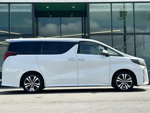 トヨタ アルファード S Cパッケージ 愛媛県 2022(令4)年 3.5万km ホワイトパールクリスタルシャイン 純正ディスプレイオーディオ（Bluetooth/SD/フルセグテレビ）/DVDデッキ/純正フリップダウンモニター/ETC/サンルーフ/バックカメラ/前後ドライブレコーダー/両側電動スライドドア/シートヒーター/エアシート/ステアリングヒーター/オットマン/電動リアゲート/パワーシート/シートメモリー/純正フロアマット/純正18インチアルミホイール/追従型クルーズコントロール/ABS/横滑り防止装置/前後コーナーセンサー/レーンキープアシスト/盗難防止装置/衝突被害軽減システム/オートライト/オートマチックハイビーム/LEDヘッドライト