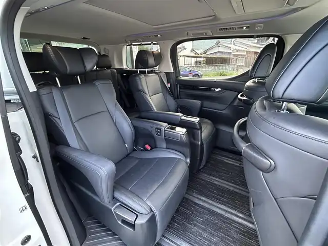 トヨタ アルファード S Cパッケージ 愛媛県 2022(令4)年 3.5万km ホワイトパールクリスタルシャイン 純正ディスプレイオーディオ（Bluetooth/SD/フルセグテレビ）/DVDデッキ/純正フリップダウンモニター/ETC/サンルーフ/バックカメラ/前後ドライブレコーダー/両側電動スライドドア/シートヒーター/エアシート/ステアリングヒーター/オットマン/電動リアゲート/パワーシート/シートメモリー/純正フロアマット/純正18インチアルミホイール/追従型クルーズコントロール/ABS/横滑り防止装置/前後コーナーセンサー/レーンキープアシスト/盗難防止装置/衝突被害軽減システム/オートライト/オートマチックハイビーム/LEDヘッドライト