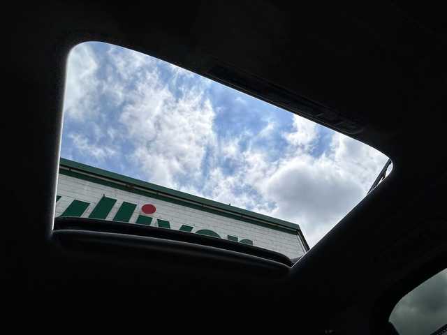 トヨタ アルファード S Cパッケージ 千葉県 2022(令4)年 3.5万km ホワイトパールクリスタルシャイン 純正ディスプレイオーディオ（Bluetooth/SD/フルセグテレビ）/DVDデッキ/純正フリップダウンモニター/ETC/サンルーフ/バックカメラ/前後ドライブレコーダー/両側電動スライドドア/シートヒーター/エアシート/ステアリングヒーター/オットマン/電動リアゲート/パワーシート/シートメモリー/純正フロアマット/純正18インチアルミホイール/追従型クルーズコントロール/ABS/横滑り防止装置/前後コーナーセンサー/レーンキープアシスト/盗難防止装置/衝突被害軽減システム/オートライト/オートマチックハイビーム/LEDヘッドライト