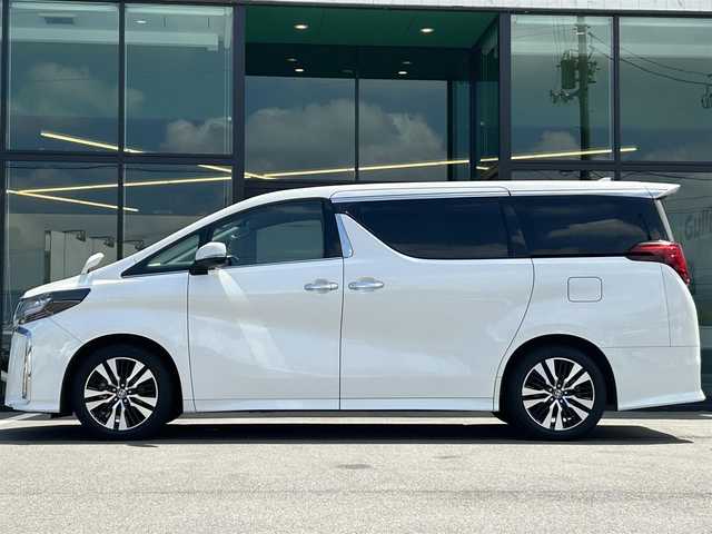 トヨタ アルファード S Cパッケージ 千葉県 2022(令4)年 3.5万km ホワイトパールクリスタルシャイン 純正ディスプレイオーディオ（Bluetooth/SD/フルセグテレビ）/DVDデッキ/純正フリップダウンモニター/ETC/サンルーフ/バックカメラ/前後ドライブレコーダー/両側電動スライドドア/シートヒーター/エアシート/ステアリングヒーター/オットマン/電動リアゲート/パワーシート/シートメモリー/純正フロアマット/純正18インチアルミホイール/追従型クルーズコントロール/ABS/横滑り防止装置/前後コーナーセンサー/レーンキープアシスト/盗難防止装置/衝突被害軽減システム/オートライト/オートマチックハイビーム/LEDヘッドライト