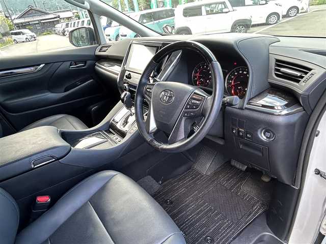 トヨタ アルファード S Cパッケージ 千葉県 2022(令4)年 3.5万km ホワイトパールクリスタルシャイン 純正ディスプレイオーディオ（Bluetooth/SD/フルセグテレビ）/DVDデッキ/純正フリップダウンモニター/ETC/サンルーフ/バックカメラ/前後ドライブレコーダー/両側電動スライドドア/シートヒーター/エアシート/ステアリングヒーター/オットマン/電動リアゲート/パワーシート/シートメモリー/純正フロアマット/純正18インチアルミホイール/追従型クルーズコントロール/ABS/横滑り防止装置/前後コーナーセンサー/レーンキープアシスト/盗難防止装置/衝突被害軽減システム/オートライト/オートマチックハイビーム/LEDヘッドライト