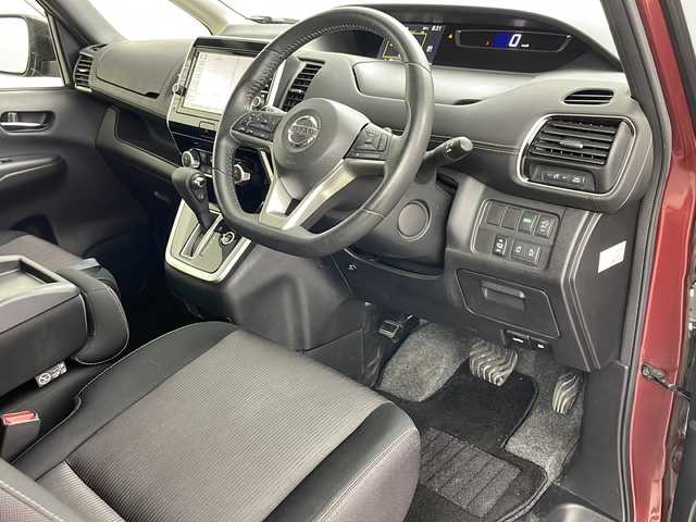 日産 セレナ ハイウェイスター 道央・札幌 2016(平28)年 4万km マルーンレッド 2トーン ・4WD/・寒冷地仕様/・純正ナビ&CD&DVD&SD&BT&USB&フルセグTV/・両側パワースライドドア/・両側ハンズフリーオートスライドドア/・純正11インチフリップダウンモニター/・アラウンドビューモニター/・クルーズコントロール/・インテリジェントエマージェンシーブレーキ/・コーナーセンサー/・社外前方ドライブレコーダー/・ビルトインETC/・ドアミラーヒーター/・ステアリングスイッチ/・純正フロアマット/・LEDヘッドライト/・LEDフォグランプ/・オートライト/・スマートキー