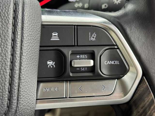 トヨタ ランドクルーザー ZX 福岡県 2023(令5)年 2.2万km プレシャスホワイトパール トヨタメーカー純正12.3インチナビ/【AM/FM/CD/DVD/BT/USB/SD/フルセグ/HDMI】/Apple CarPlay/AndroidAuto/パワーバックドア/パノラミックビューモニター（全方位カメラ）/電動サンルーフ/ビルトインETC2.0/前後ドライブレコーダー【TZ-D215W】/純正11型左右独立リアエンターテインメントシステム/トヨタセーフティセンス/・レーダークルーズコントロール/・プリクラッシュセーフティ/・ロードサインアシスト/・アダプティブハイビームシステム/・ブラインドスポットモニター/・パーキングサポートブレーキ/・リヤクロストラフィックアラート/マルチテレインモニター/おむかえ照明機能付LEDクリアランスランプ/木目調/革巻きコンビステアリング/ステアリングヒーター/ベージュ本革シート/前席パワーシート/前席/2列目ベンチレーション付快適温熱シート/3列目電動格納シート/モデリスタエアロ(F/R/フェンダー)/純正20インチアルミホイール/JBLサウンドシステム/AC100V電源/HUD/クールボックス/電動リヤデフロック/シーケンシャルウィンカー/盗難防止システム/純正トノカバー