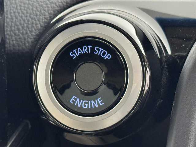 トヨタ ランドクルーザー ZX 福岡県 2023(令5)年 2.2万km プレシャスホワイトパール トヨタメーカー純正12.3インチナビ/【AM/FM/CD/DVD/BT/USB/SD/フルセグ/HDMI】/Apple CarPlay/AndroidAuto/パワーバックドア/パノラミックビューモニター（全方位カメラ）/電動サンルーフ/ビルトインETC2.0/前後ドライブレコーダー【TZ-D215W】/純正11型左右独立リアエンターテインメントシステム/トヨタセーフティセンス/・レーダークルーズコントロール/・プリクラッシュセーフティ/・ロードサインアシスト/・アダプティブハイビームシステム/・ブラインドスポットモニター/・パーキングサポートブレーキ/・リヤクロストラフィックアラート/マルチテレインモニター/おむかえ照明機能付LEDクリアランスランプ/木目調/革巻きコンビステアリング/ステアリングヒーター/ベージュ本革シート/前席パワーシート/前席/2列目ベンチレーション付快適温熱シート/3列目電動格納シート/モデリスタエアロ(F/R/フェンダー)/純正20インチアルミホイール/JBLサウンドシステム/AC100V電源/HUD/クールボックス/電動リヤデフロック/シーケンシャルウィンカー/盗難防止システム/純正トノカバー