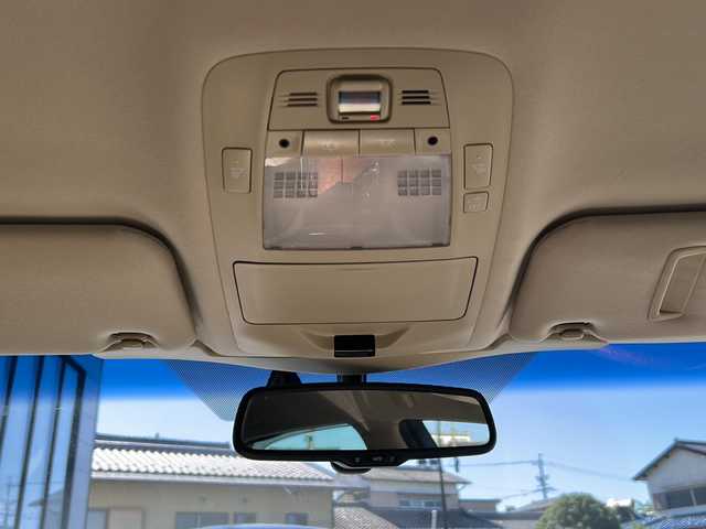 トヨタ クラウン マジェスタ 岐阜県 2014(平26)年 4.1万km プレシャスシルバー 登録時走行距離41086km/純正ナビ/フルセグＴＶ/バックカメラ/レザーシート/シートヒーター/パワーシート/純正フロアマット/純正アルミホイール/ＥＴＣ/Ｂｌｕｅ　ｔｏｏｔｈ/禁煙車/ドアバイザー/オートエアコン/オートライト/オートマチックハイビーム/ＬＥＤヘッドライト/ウィンカーミラー/プッシュスタート/スマートキー/スペアキー/クルーズコントロール/コーナーセンサー/保証書、取扱説明書、記録簿/ABS/エアバッグ/衝突被害軽減システム/カーテンエアバッグ