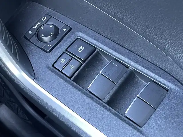 トヨタ ＲＡＶ４ ハイブリッドG 島根県 2019(令1)年 7.4万km ホワイトパールクリスタルシャイン 登録時走行距離73545km/純正SDナビ【CD/DVD/Bluetooth/HDMI】/フルセグテレビ/衝突軽減ブレーキ/追従クルーズコントロール/電動リアゲート/レザーシート/シートヒーター/ハンドルヒーター/パワーシート/ルーフレール/コーナーセンサー/LEDライト/オートハイビーム/ETC/純正18インチAW