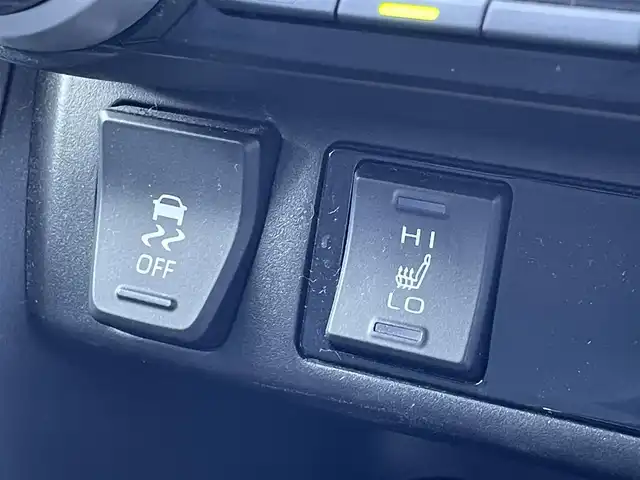 トヨタ ＲＡＶ４ ハイブリッドG 島根県 2019(令1)年 7.4万km ホワイトパールクリスタルシャイン 登録時走行距離73545km/純正SDナビ【CD/DVD/Bluetooth/HDMI】/フルセグテレビ/衝突軽減ブレーキ/追従クルーズコントロール/電動リアゲート/レザーシート/シートヒーター/ハンドルヒーター/パワーシート/ルーフレール/コーナーセンサー/LEDライト/オートハイビーム/ETC/純正18インチAW