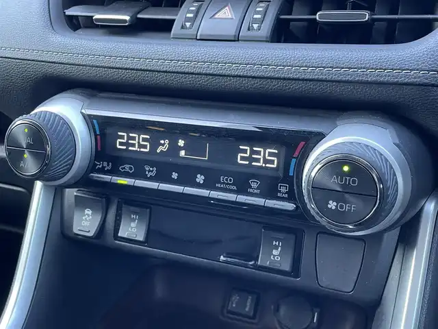 トヨタ ＲＡＶ４ ハイブリッドG 島根県 2019(令1)年 7.4万km ホワイトパールクリスタルシャイン 登録時走行距離73545km/純正SDナビ【CD/DVD/Bluetooth/HDMI】/フルセグテレビ/衝突軽減ブレーキ/追従クルーズコントロール/電動リアゲート/レザーシート/シートヒーター/ハンドルヒーター/パワーシート/ルーフレール/コーナーセンサー/LEDライト/オートハイビーム/ETC/純正18インチAW