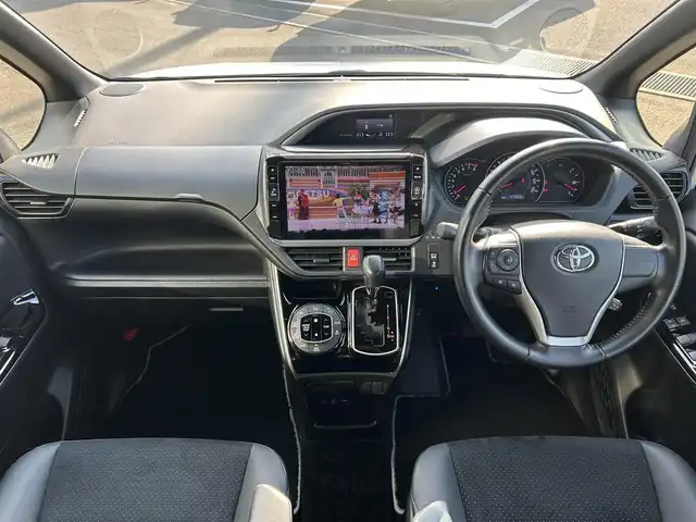 トヨタ ヴォクシー ZS 煌Ⅲ 愛媛県 2020(令2)年 4.8万km ホワイトパールクリスタルシャイン 純正メモリナビ（Bluetooth/バックカメラ/フルセグテレビ/HDMI/WiFi）/ビルトインETC/前後ドライブレコーダー/前後コーナーセンサー/両側パワースライドドア/クルーズコントロール/USB入力端子/純正16インチAW/純正フロアマット/衝突被害軽減システム/レーンキープアシスト/横滑り防止装置/盗難防止装置/カーテンエアバック/LEDヘッドライト/フォグランプ