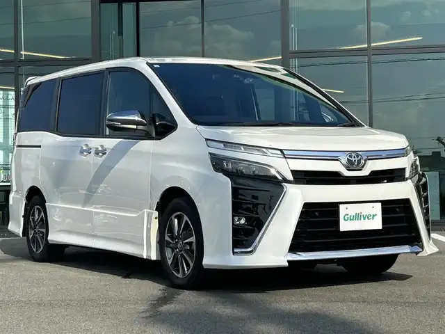 トヨタ ヴォクシー ZS 煌Ⅲ 愛媛県 2020(令2)年 4.8万km ホワイトパールクリスタルシャイン 純正メモリナビ（Bluetooth/バックカメラ/フルセグテレビ/HDMI/WiFi）/ビルトインETC/前後ドライブレコーダー/前後コーナーセンサー/両側パワースライドドア/クルーズコントロール/USB入力端子/純正16インチAW/純正フロアマット/衝突被害軽減システム/レーンキープアシスト/横滑り防止装置/盗難防止装置/カーテンエアバック/LEDヘッドライト/フォグランプ