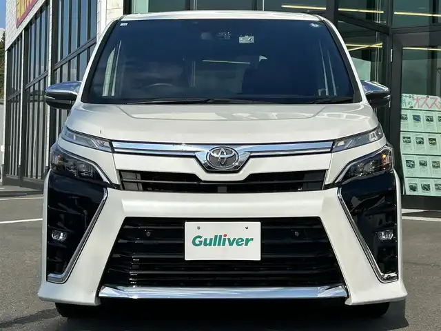 トヨタ ヴォクシー ZS 煌Ⅲ 愛媛県 2020(令2)年 4.8万km ホワイトパールクリスタルシャイン 純正メモリナビ（Bluetooth/バックカメラ/フルセグテレビ/HDMI/WiFi）/ビルトインETC/前後ドライブレコーダー/前後コーナーセンサー/両側パワースライドドア/クルーズコントロール/USB入力端子/純正16インチAW/純正フロアマット/衝突被害軽減システム/レーンキープアシスト/横滑り防止装置/盗難防止装置/カーテンエアバック/LEDヘッドライト/フォグランプ