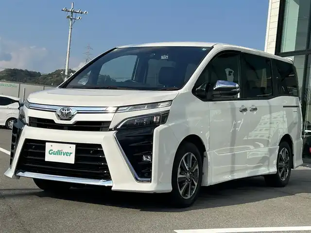 トヨタ ヴォクシー ZS 煌Ⅲ 愛媛県 2020(令2)年 4.8万km ホワイトパールクリスタルシャイン 純正メモリナビ（Bluetooth/バックカメラ/フルセグテレビ/HDMI/WiFi）/ビルトインETC/前後ドライブレコーダー/前後コーナーセンサー/両側パワースライドドア/クルーズコントロール/USB入力端子/純正16インチAW/純正フロアマット/衝突被害軽減システム/レーンキープアシスト/横滑り防止装置/盗難防止装置/カーテンエアバック/LEDヘッドライト/フォグランプ