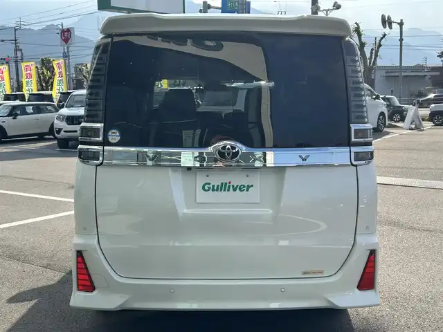 トヨタ ヴォクシー ZS 煌Ⅲ 愛媛県 2020(令2)年 4.8万km ホワイトパールクリスタルシャイン 純正メモリナビ（Bluetooth/バックカメラ/フルセグテレビ/HDMI/WiFi）/ビルトインETC/前後ドライブレコーダー/前後コーナーセンサー/両側パワースライドドア/クルーズコントロール/USB入力端子/純正16インチAW/純正フロアマット/衝突被害軽減システム/レーンキープアシスト/横滑り防止装置/盗難防止装置/カーテンエアバック/LEDヘッドライト/フォグランプ