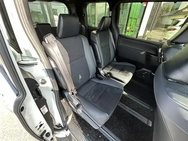 トヨタ ヴォクシー ZS 煌Ⅲ 愛媛県 2020(令2)年 4.8万km ホワイトパールクリスタルシャイン 純正メモリナビ（Bluetooth/バックカメラ/フルセグテレビ/HDMI/WiFi）/ビルトインETC/前後ドライブレコーダー/前後コーナーセンサー/両側パワースライドドア/クルーズコントロール/USB入力端子/純正16インチAW/純正フロアマット/衝突被害軽減システム/レーンキープアシスト/横滑り防止装置/盗難防止装置/カーテンエアバック/LEDヘッドライト/フォグランプ