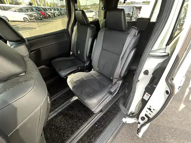 トヨタ ヴォクシー ZS 煌Ⅲ 愛媛県 2020(令2)年 4.8万km ホワイトパールクリスタルシャイン 純正メモリナビ（Bluetooth/バックカメラ/フルセグテレビ/HDMI/WiFi）/ビルトインETC/前後ドライブレコーダー/前後コーナーセンサー/両側パワースライドドア/クルーズコントロール/USB入力端子/純正16インチAW/純正フロアマット/衝突被害軽減システム/レーンキープアシスト/横滑り防止装置/盗難防止装置/カーテンエアバック/LEDヘッドライト/フォグランプ