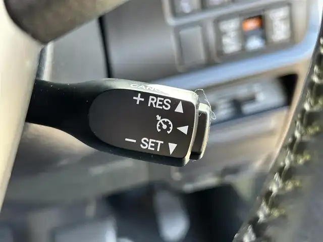 トヨタ ヴォクシー ZS 煌Ⅲ 愛媛県 2020(令2)年 4.8万km ホワイトパールクリスタルシャイン 純正メモリナビ（Bluetooth/バックカメラ/フルセグテレビ/HDMI/WiFi）/ビルトインETC/前後ドライブレコーダー/前後コーナーセンサー/両側パワースライドドア/クルーズコントロール/USB入力端子/純正16インチAW/純正フロアマット/衝突被害軽減システム/レーンキープアシスト/横滑り防止装置/盗難防止装置/カーテンエアバック/LEDヘッドライト/フォグランプ