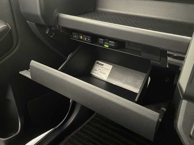 ダイハツ タフト G ターボ 宮崎県 2020(令2)年 4.3万km シャイニングホワイトパール 禁煙車/衝突被害軽減ブレーキ/純正ナビTV/（NMZK-W70D/CD/DVD/Bluetooth/FMAM/フルセグTV)/純正バックカメラ/純正ETC/純正LEDオートライト/純正LEDフォグ/純正メッキグリル/純正セキュリティアラーム/社外フロアマット/アダプティブクルーズコントロール/レーンディパーチャーアラート/クリアランスソナー/電子パーキング/オートホールド/パノラマガラスルーフ/前席シートヒーター/オートエアコン/本革巻ハンドル/スマートキー/プッシュエンジンスタート/新車時保証書/取扱い説明書