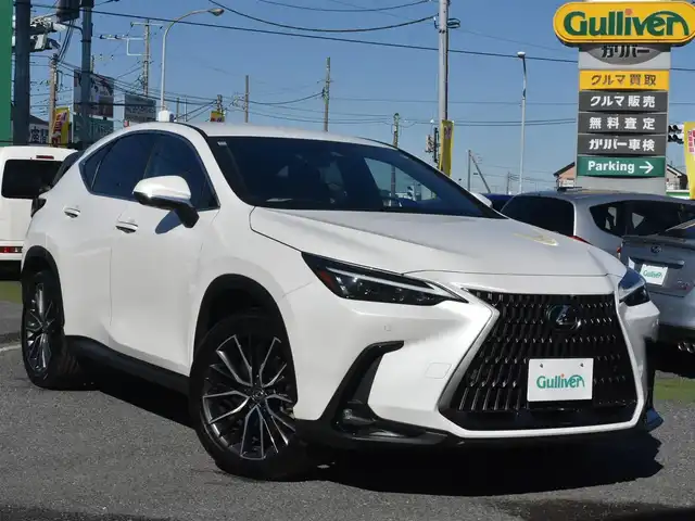 レクサス ＮＸ 350h 神奈川県 2024(令6)年 0.1万km ソニッククォーツ ワンオーナー/カラーヘッドアップディスプレイ/14インチディスプレイオーディオ/：フルセグTV/：Bluetoothオーディオ/：全方位モニター/セーフティシステムプラス（予防安全パッケージ）/：ブラインドスポットモニター/：パーキングブレーキサポート/ドライブモードセレクト（Eco/normal/sport)/ハンズフリーパワーバックドア/バックガイドモニター/：サイドモニター/純正フロアマット/純正20インチアルミホイール（オプション）/AC100V 100Wコンセント/パワーシート/：シートヒーター/：エアシート/ビルトインETC2.0/純正LEDヘッドライト/：オートヘッドライト/ーーーーーーーーーーーーーーーーーーーーーーーーー/保証書/取扱説明書/スペアスマートキー×1本/スペアカードキー×1枚