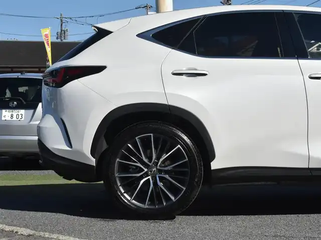 レクサス ＮＸ 350h 神奈川県 2024(令6)年 0.1万km ソニッククォーツ ワンオーナー/カラーヘッドアップディスプレイ/14インチディスプレイオーディオ/：フルセグTV/：Bluetoothオーディオ/：全方位モニター/セーフティシステムプラス（予防安全パッケージ）/：ブラインドスポットモニター/：パーキングブレーキサポート/ドライブモードセレクト（Eco/normal/sport)/ハンズフリーパワーバックドア/バックガイドモニター/：サイドモニター/純正フロアマット/純正20インチアルミホイール（オプション）/AC100V 100Wコンセント/パワーシート/：シートヒーター/：エアシート/ビルトインETC2.0/純正LEDヘッドライト/：オートヘッドライト/ーーーーーーーーーーーーーーーーーーーーーーーーー/保証書/取扱説明書/スペアスマートキー×1本/スペアカードキー×1枚