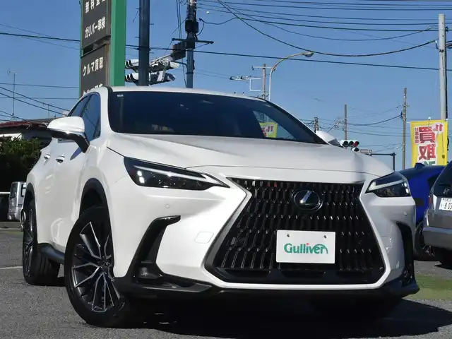レクサス ＮＸ 350h 神奈川県 2024(令6)年 0.1万km ソニッククォーツ ワンオーナー/カラーヘッドアップディスプレイ/14インチディスプレイオーディオ/：フルセグTV/：Bluetoothオーディオ/：全方位モニター/セーフティシステムプラス（予防安全パッケージ）/：ブラインドスポットモニター/：パーキングブレーキサポート/ドライブモードセレクト（Eco/normal/sport)/ハンズフリーパワーバックドア/バックガイドモニター/：サイドモニター/純正フロアマット/純正20インチアルミホイール（オプション）/AC100V 100Wコンセント/パワーシート/：シートヒーター/：エアシート/ビルトインETC2.0/純正LEDヘッドライト/：オートヘッドライト/ーーーーーーーーーーーーーーーーーーーーーーーーー/保証書/取扱説明書/スペアスマートキー×1本/スペアカードキー×1枚