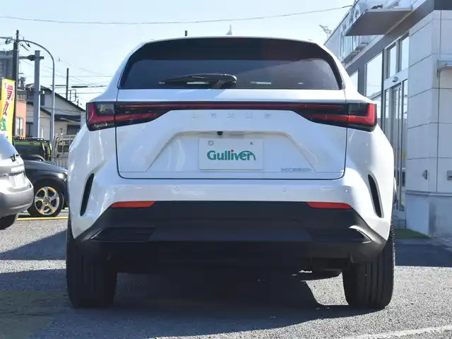 レクサス ＮＸ 350h 神奈川県 2024(令6)年 0.1万km ソニッククォーツ ワンオーナー/カラーヘッドアップディスプレイ/14インチディスプレイオーディオ/：フルセグTV/：Bluetoothオーディオ/：全方位モニター/セーフティシステムプラス（予防安全パッケージ）/：ブラインドスポットモニター/：パーキングブレーキサポート/ドライブモードセレクト（Eco/normal/sport)/ハンズフリーパワーバックドア/バックガイドモニター/：サイドモニター/純正フロアマット/純正20インチアルミホイール（オプション）/AC100V 100Wコンセント/パワーシート/：シートヒーター/：エアシート/ビルトインETC2.0/純正LEDヘッドライト/：オートヘッドライト/ーーーーーーーーーーーーーーーーーーーーーーーーー/保証書/取扱説明書/スペアスマートキー×1本/スペアカードキー×1枚
