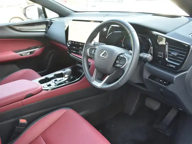 レクサス ＮＸ 350h 神奈川県 2024(令6)年 0.1万km ソニッククォーツ ワンオーナー/カラーヘッドアップディスプレイ/14インチディスプレイオーディオ/：フルセグTV/：Bluetoothオーディオ/：全方位モニター/セーフティシステムプラス（予防安全パッケージ）/：ブラインドスポットモニター/：パーキングブレーキサポート/ドライブモードセレクト（Eco/normal/sport)/ハンズフリーパワーバックドア/バックガイドモニター/：サイドモニター/純正フロアマット/純正20インチアルミホイール（オプション）/AC100V 100Wコンセント/パワーシート/：シートヒーター/：エアシート/ビルトインETC2.0/純正LEDヘッドライト/：オートヘッドライト/ーーーーーーーーーーーーーーーーーーーーーーーーー/保証書/取扱説明書/スペアスマートキー×1本/スペアカードキー×1枚