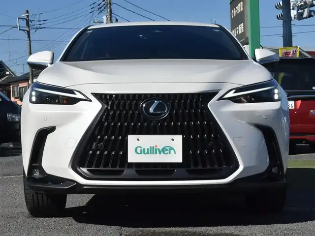 レクサス ＮＸ 350h 神奈川県 2024(令6)年 0.1万km ソニッククォーツ ワンオーナー/カラーヘッドアップディスプレイ/14インチディスプレイオーディオ/：フルセグTV/：Bluetoothオーディオ/：全方位モニター/セーフティシステムプラス（予防安全パッケージ）/：ブラインドスポットモニター/：パーキングブレーキサポート/ドライブモードセレクト（Eco/normal/sport)/ハンズフリーパワーバックドア/バックガイドモニター/：サイドモニター/純正フロアマット/純正20インチアルミホイール（オプション）/AC100V 100Wコンセント/パワーシート/：シートヒーター/：エアシート/ビルトインETC2.0/純正LEDヘッドライト/：オートヘッドライト/ーーーーーーーーーーーーーーーーーーーーーーーーー/保証書/取扱説明書/スペアスマートキー×1本/スペアカードキー×1枚