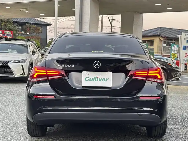 メルセデス・ベンツ Ａ２００ｄ セダン 熊本県 2020(令2)年 4.1万km 黒 ワンオーナー/純正ナビ/【フルセグTV/Bluetooth/AM/FM】/バックカメラ/レーダークルーズコントロール/アクティブブレーキアシスト/アクティブレーンキーピングアシスト/レーンチェンジアシスト/アテンションアシスト/ブラインドスポットアシスト/コーナーセンサー/アクティブステアリングアシスト/道路標識アシスト/パドルシフト/純正16インチAW/オートLEDライト/ETC2.0/ハーフレザーシート/前席パワーシート/前席シートヒーター/革巻きステアリング/ステアリングスイッチ/純正フロアマット/プッシュスタート/スマートキー/横滑り防止装置/保証書/スペアキー