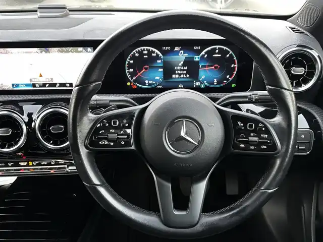 メルセデス・ベンツ Ａ２００ｄ セダン 熊本県 2020(令2)年 4.1万km 黒 ワンオーナー/純正ナビ/【フルセグTV/Bluetooth/AM/FM】/バックカメラ/レーダークルーズコントロール/アクティブブレーキアシスト/アクティブレーンキーピングアシスト/レーンチェンジアシスト/アテンションアシスト/ブラインドスポットアシスト/コーナーセンサー/アクティブステアリングアシスト/道路標識アシスト/パドルシフト/純正16インチAW/オートLEDライト/ETC2.0/ハーフレザーシート/前席パワーシート/前席シートヒーター/革巻きステアリング/ステアリングスイッチ/純正フロアマット/プッシュスタート/スマートキー/横滑り防止装置/保証書/スペアキー