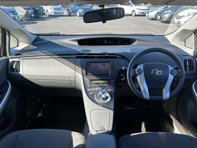 トヨタ プリウス S ツーリングセレクション 茨城県 2011(平23)年 13.5万km ホワイトパールクリスタルシャイン ワンオーナー/純正メモリナビ【NHZN-W60G】/(地デジTV・CD・DVD・BT・ラジオ再生)/バックカメラ/オートライト/LEDヘッドライト/純正17inアルミホイール/純正フロアマット/取扱説明書/保証書