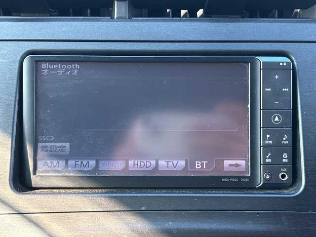 トヨタ プリウス S ツーリングセレクション 茨城県 2011(平23)年 13.5万km ホワイトパールクリスタルシャイン ワンオーナー/純正メモリナビ【NHZN-W60G】/(地デジTV・CD・DVD・BT・ラジオ再生)/バックカメラ/オートライト/LEDヘッドライト/純正17inアルミホイール/純正フロアマット/取扱説明書/保証書