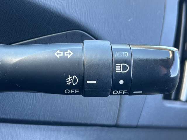 トヨタ プリウス S ツーリングセレクション 茨城県 2011(平23)年 13.5万km ホワイトパールクリスタルシャイン ワンオーナー/純正メモリナビ【NHZN-W60G】/(地デジTV・CD・DVD・BT・ラジオ再生)/バックカメラ/オートライト/LEDヘッドライト/純正17inアルミホイール/純正フロアマット/取扱説明書/保証書