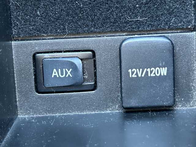 トヨタ プリウス S ツーリングセレクション 茨城県 2011(平23)年 13.5万km ホワイトパールクリスタルシャイン ワンオーナー/純正メモリナビ【NHZN-W60G】/(地デジTV・CD・DVD・BT・ラジオ再生)/バックカメラ/オートライト/LEDヘッドライト/純正17inアルミホイール/純正フロアマット/取扱説明書/保証書