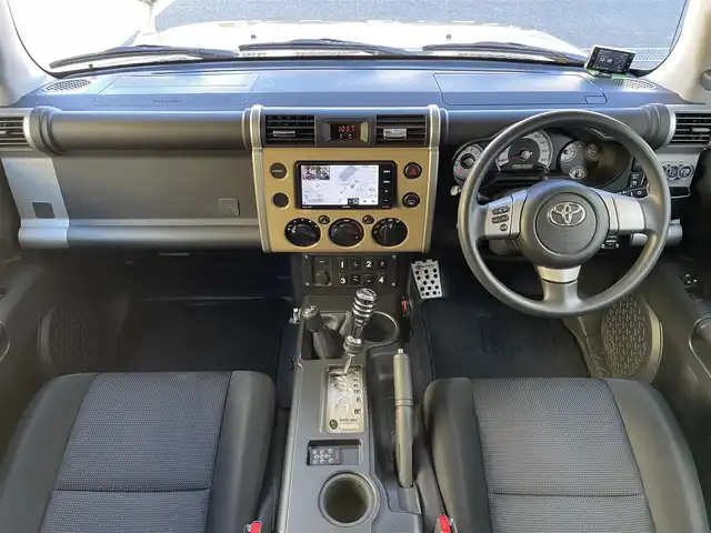 トヨタ ＦＪクルーザー 東京都 2016(平28)年 8.2万km ベージュ/ホワイト 社外ＳＤ７型ナビ＆フルセグ　/社外１７インチＡＷ　　/・ＢＦグッドリッチタイヤ　　/ＬＥＤヘッドライト　/バックカメラ　/社外３６０度ドライブレコーダー　/バックソナー　/純正エンジンスタート/社外ETC　/キーレス/Wエアバック＆ABS