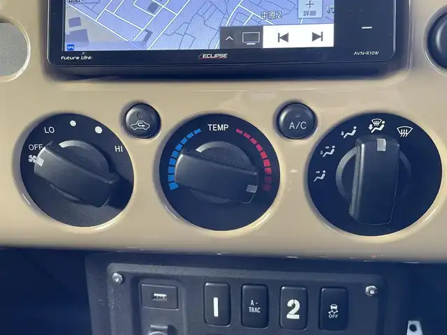 トヨタ ＦＪクルーザー 東京都 2016(平28)年 8.2万km ベージュ/ホワイト 社外ＳＤ７型ナビ＆フルセグ　/社外１７インチＡＷ　　/・ＢＦグッドリッチタイヤ　　/ＬＥＤヘッドライト　/バックカメラ　/社外３６０度ドライブレコーダー　/バックソナー　/純正エンジンスタート/社外ETC　/キーレス/Wエアバック＆ABS