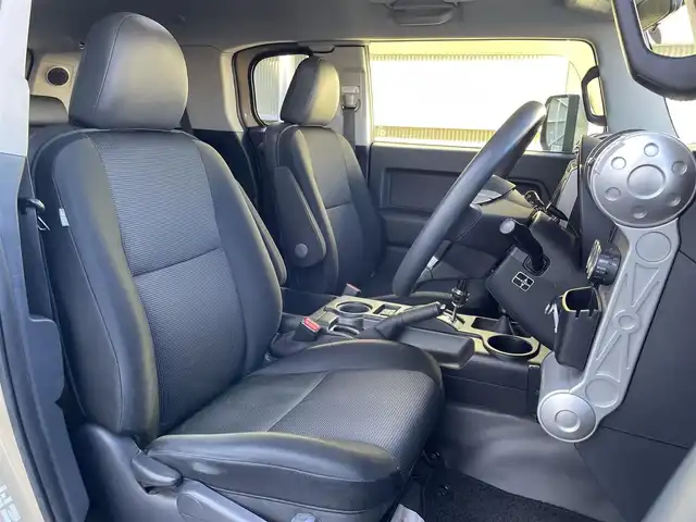 トヨタ ＦＪクルーザー 東京都 2016(平28)年 8.2万km ベージュ/ホワイト 社外ＳＤ７型ナビ＆フルセグ　/社外１７インチＡＷ　　/・ＢＦグッドリッチタイヤ　　/ＬＥＤヘッドライト　/バックカメラ　/社外３６０度ドライブレコーダー　/バックソナー　/純正エンジンスタート/社外ETC　/キーレス/Wエアバック＆ABS