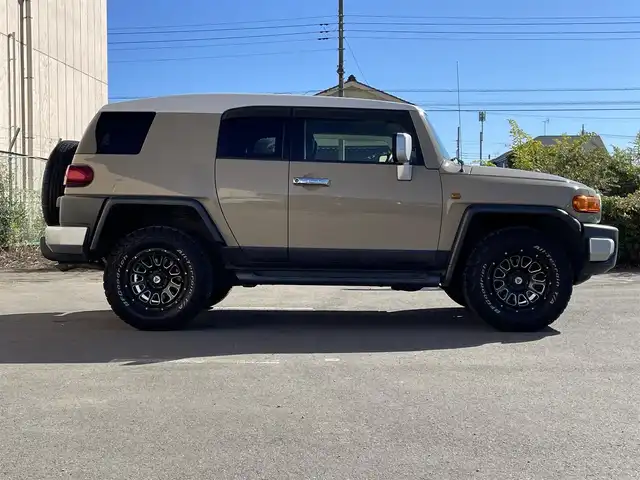 トヨタ ＦＪクルーザー 東京都 2016(平28)年 8.2万km ベージュ/ホワイト 社外ＳＤ７型ナビ＆フルセグ　/社外１７インチＡＷ　　/・ＢＦグッドリッチタイヤ　　/ＬＥＤヘッドライト　/バックカメラ　/社外３６０度ドライブレコーダー　/バックソナー　/純正エンジンスタート/社外ETC　/キーレス/Wエアバック＆ABS