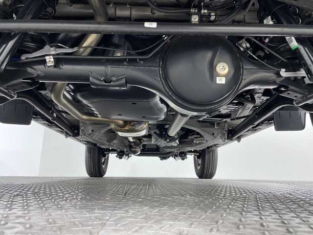 スズキ ジムニー ノマド FC 神奈川県 2025(令7)年 0.1千km 黒 登録済未使用車/スズキセーフティサポート/4WD/シートヒーター/ダウンヒルアシストコント登録済未使用車/スズキセーフティサポート/4WD/シートヒーター/ダウンヒルアシストコンロール/革巻きステアリング/ステアリングスイッチ/Autoライト/アイドリングストップ機能/コーナーセンサー/ヘッドライトレベライザー/ヘッドライトウォッシャー/LEDヘッドライト/フォグランプ/電動格納ミラー/ウィンカーミラー/背面タイヤ/純正15インチアルミホイール