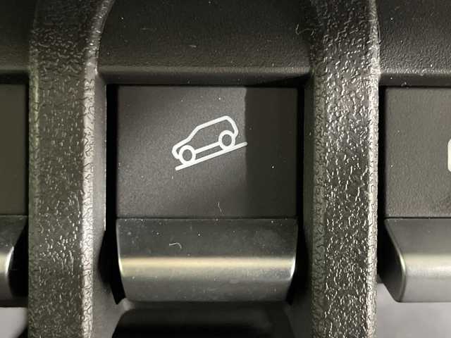 スズキ ジムニー ノマド FC 神奈川県 2025(令7)年 0.1千km 黒 登録済未使用車/スズキセーフティサポート/4WD/シートヒーター/ダウンヒルアシストコント登録済未使用車/スズキセーフティサポート/4WD/シートヒーター/ダウンヒルアシストコンロール/革巻きステアリング/ステアリングスイッチ/Autoライト/アイドリングストップ機能/コーナーセンサー/ヘッドライトレベライザー/ヘッドライトウォッシャー/LEDヘッドライト/フォグランプ/電動格納ミラー/ウィンカーミラー/背面タイヤ/純正15インチアルミホイール