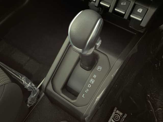 スズキ ジムニー ノマド FC 神奈川県 2025(令7)年 0.1千km 黒 登録済未使用車/スズキセーフティサポート/4WD/シートヒーター/ダウンヒルアシストコント登録済未使用車/スズキセーフティサポート/4WD/シートヒーター/ダウンヒルアシストコンロール/革巻きステアリング/ステアリングスイッチ/Autoライト/アイドリングストップ機能/コーナーセンサー/ヘッドライトレベライザー/ヘッドライトウォッシャー/LEDヘッドライト/フォグランプ/電動格納ミラー/ウィンカーミラー/背面タイヤ/純正15インチアルミホイール