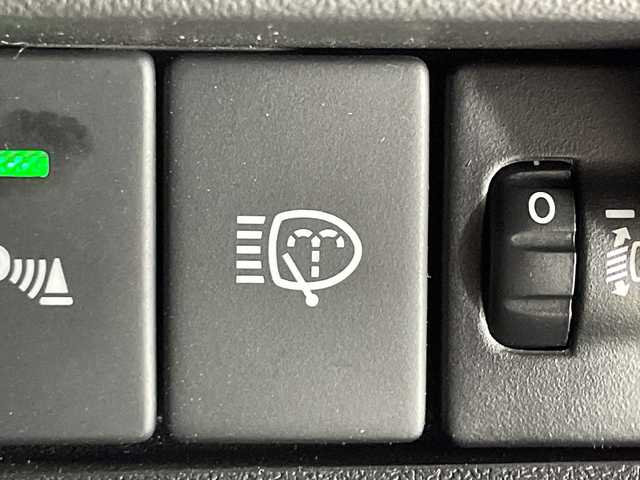 スズキ ジムニー ノマド FC 神奈川県 2025(令7)年 0.1千km 黒 登録済未使用車/スズキセーフティサポート/4WD/シートヒーター/ダウンヒルアシストコント登録済未使用車/スズキセーフティサポート/4WD/シートヒーター/ダウンヒルアシストコンロール/革巻きステアリング/ステアリングスイッチ/Autoライト/アイドリングストップ機能/コーナーセンサー/ヘッドライトレベライザー/ヘッドライトウォッシャー/LEDヘッドライト/フォグランプ/電動格納ミラー/ウィンカーミラー/背面タイヤ/純正15インチアルミホイール