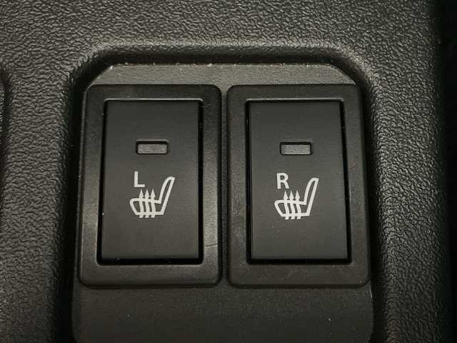 スズキ ジムニー ノマド FC 神奈川県 2025(令7)年 0.1千km 黒 登録済未使用車/スズキセーフティサポート/4WD/シートヒーター/ダウンヒルアシストコント登録済未使用車/スズキセーフティサポート/4WD/シートヒーター/ダウンヒルアシストコンロール/革巻きステアリング/ステアリングスイッチ/Autoライト/アイドリングストップ機能/コーナーセンサー/ヘッドライトレベライザー/ヘッドライトウォッシャー/LEDヘッドライト/フォグランプ/電動格納ミラー/ウィンカーミラー/背面タイヤ/純正15インチアルミホイール