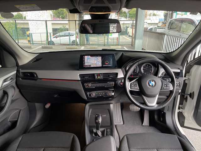 ＢＭＷ Ｘ１ xDrive 18d xライン 神奈川県 2021(令3)年 7.3万km アルピンホワイトⅢ ワンオーナー	/純正HDDナビ			/・USB/BT		/バックカメラ/クリアランスソナー/ルームミラー内臓ETC【DSRC】		/インテリジェントセイフティ/・Cityブレーキ機能/・レーンディパーチャーウォーニング/・歩行者警告/アクティブクルーズコントロール	/アイドリングストップ/純正17インチAW/ルーフレール	/革巻きステアリング	/オートライト/純正LEDヘッドライト/フロント/バックフォグ/プッシュEgスタート/ストップ					/スマートキー×2/ターンランプ付電動格納ドアミラー				/純正フロアマット/取扱説明書/新車時保証書